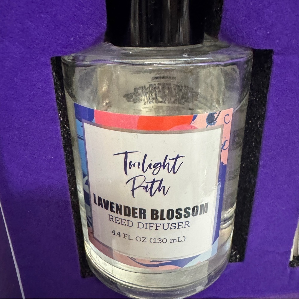 Twilight Path Reed Diffuser Lavender Reed Diffuser Scented & Candle - Picture 3 of 4